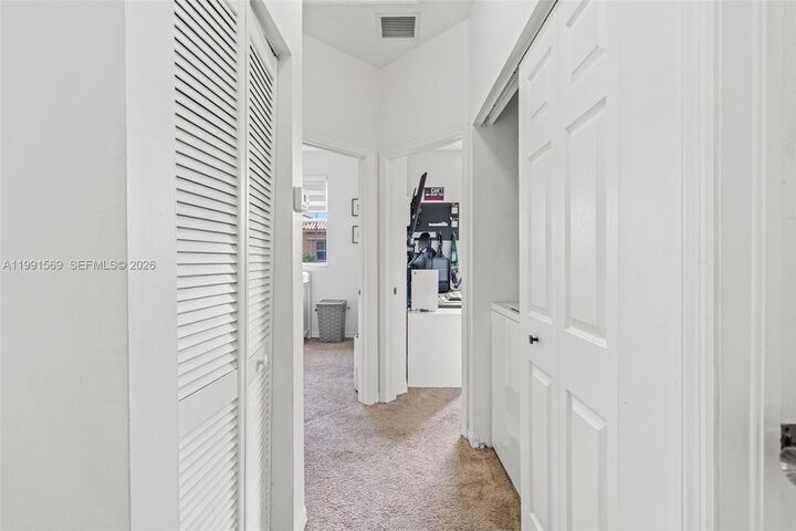Property Photo:  4914 Sailboat Dr 4610  FL 33312 