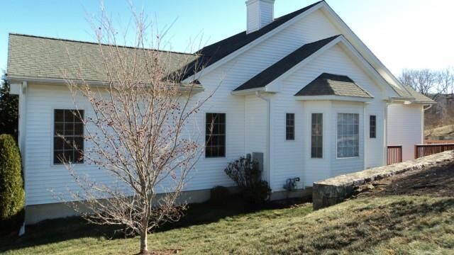 Property Photo:  5 Pondview Circle 5  CT 06403 