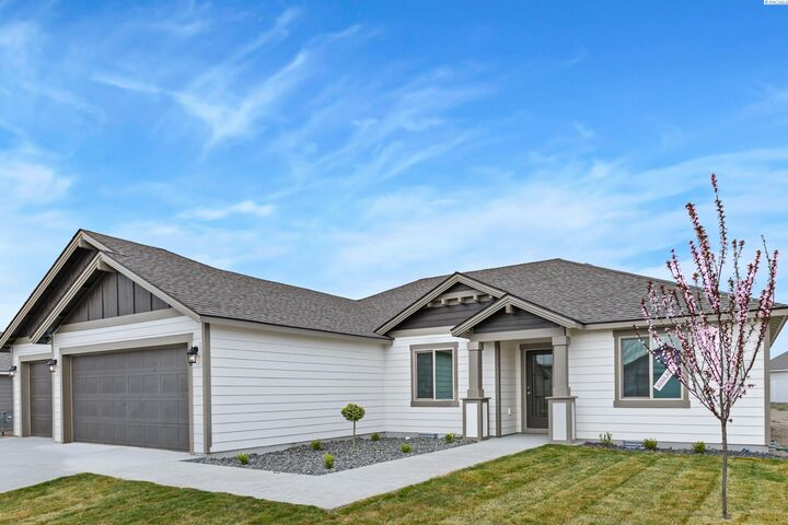 Property Photo:  606 Grapevine St  WA 98930 