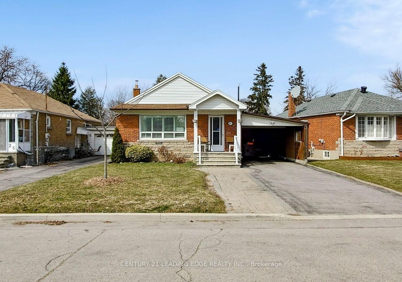 Property Photo: 27 Archwood Crescent ON M1R 3M1
