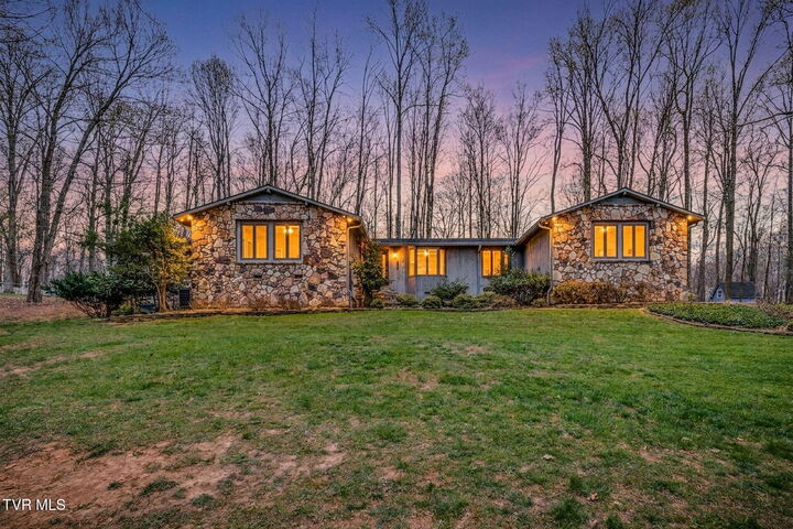 Property Photo:  5204 Foxfire Place  TN 37664 