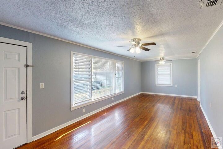 Property Photo: 209 Roosevelt TX 75561