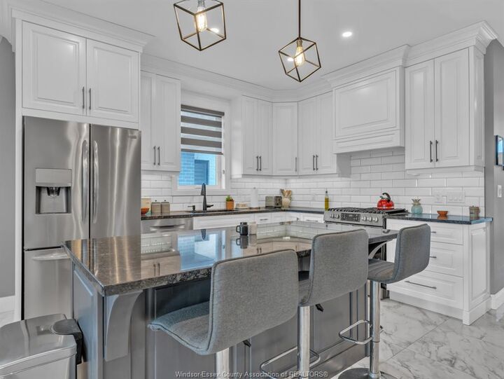 Property Photo:  6 Summerville Avenue  ON N8H 0C5 