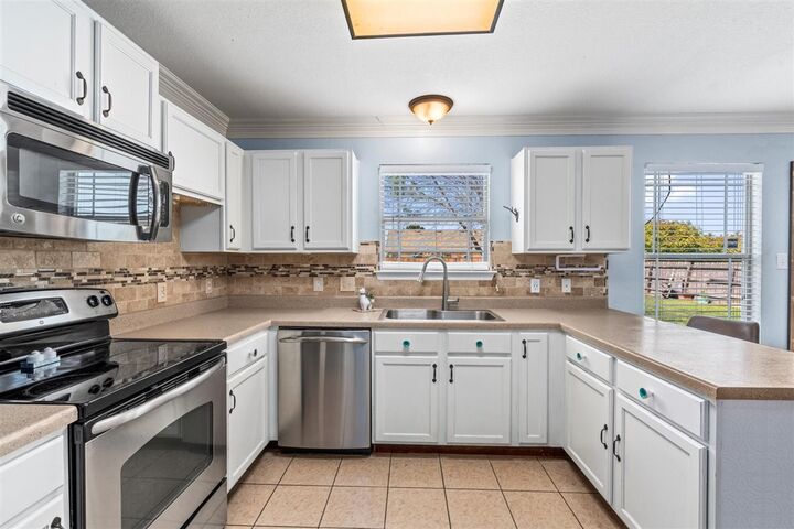 Property Photo:  220 Wegstrom Street Street  TX 78634 