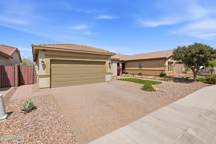 Property Photo:  908 W Banyan Avenue  AZ 85140 