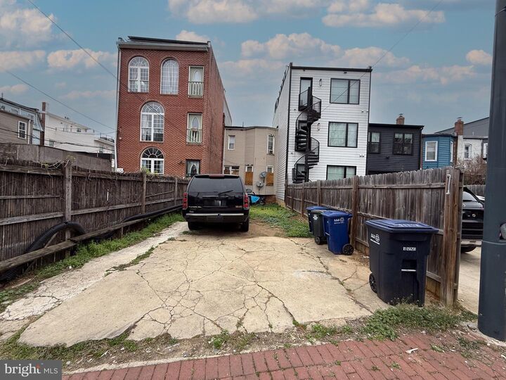 Property Photo:  1366 Newton Street NW  DC 20010 