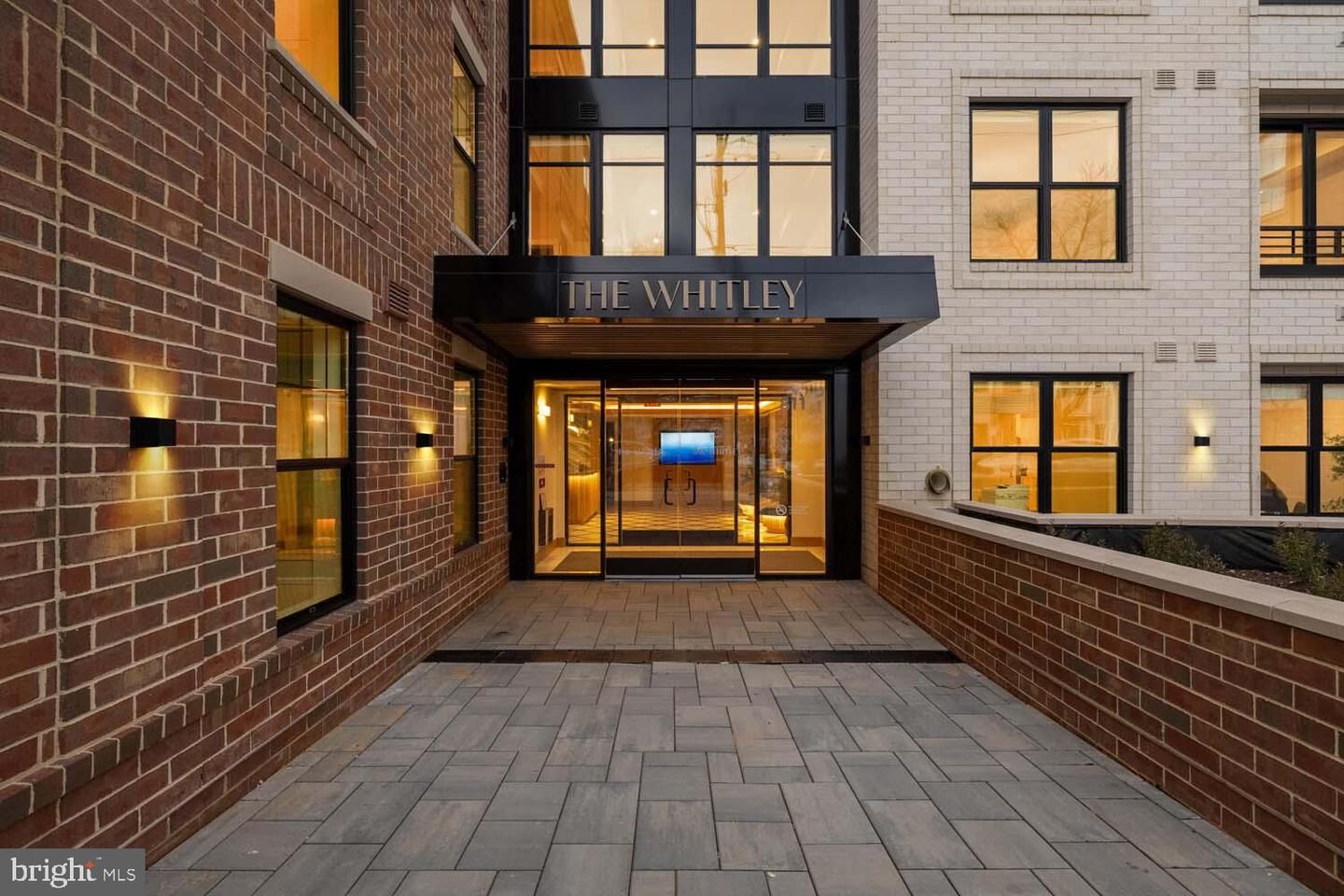 Property Photo: 811 N Columbus Street 402 VA 22314