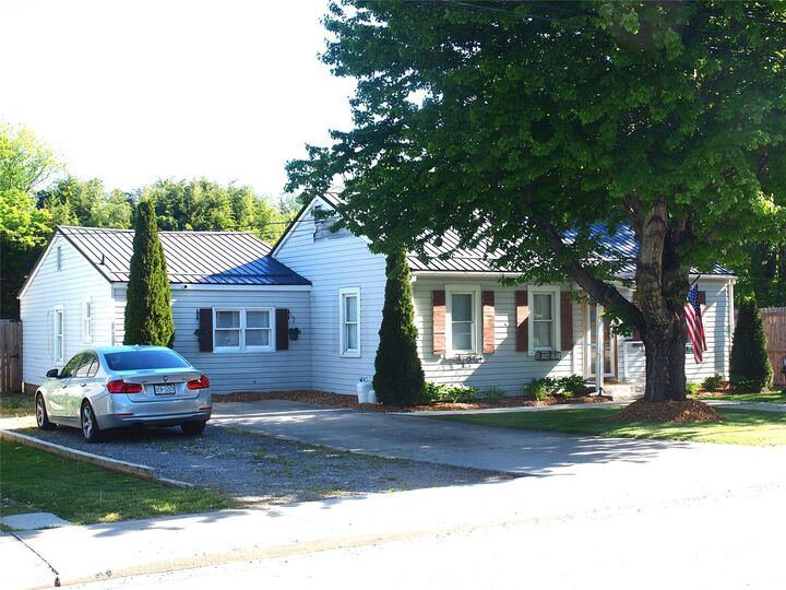 Property Photo:  316 Hazelwood Avenue  NC 28786 