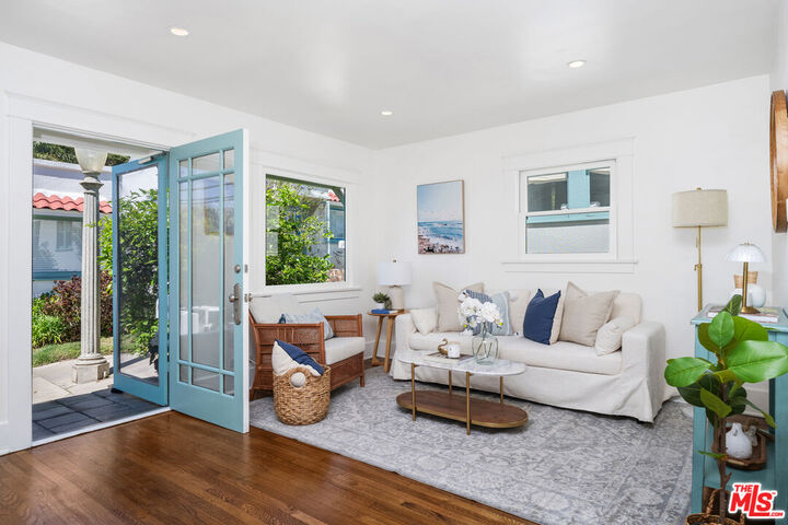 Property Photo: 2411 NE 3rd St CA 90405