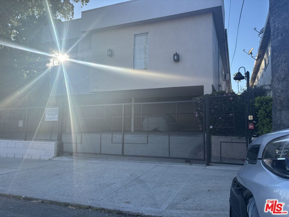 Property Photo: 1807 N Taft Ave CA 90028