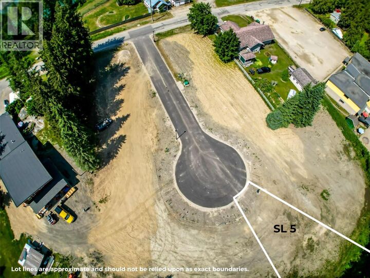10-1445 Illecillewaet Road — photo 1