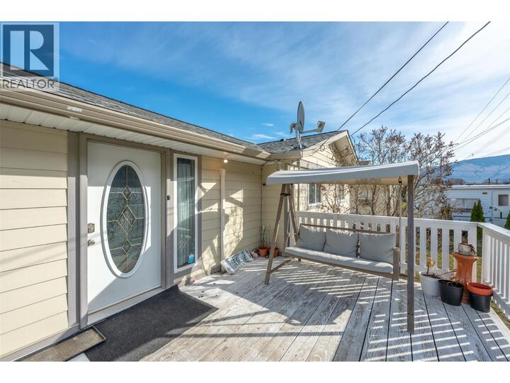 Property Photo: 410 10th Avenue BC V0X 1N3