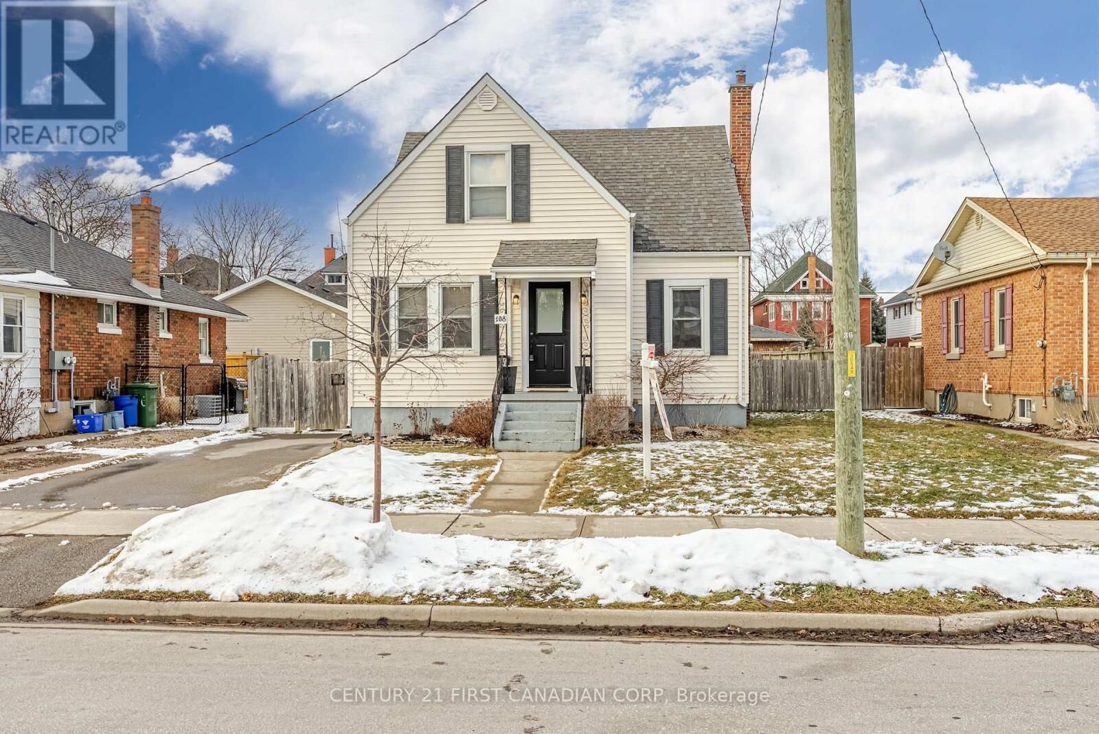 Property Photo:  108 Myrtle Street  ON N5R 2G3 