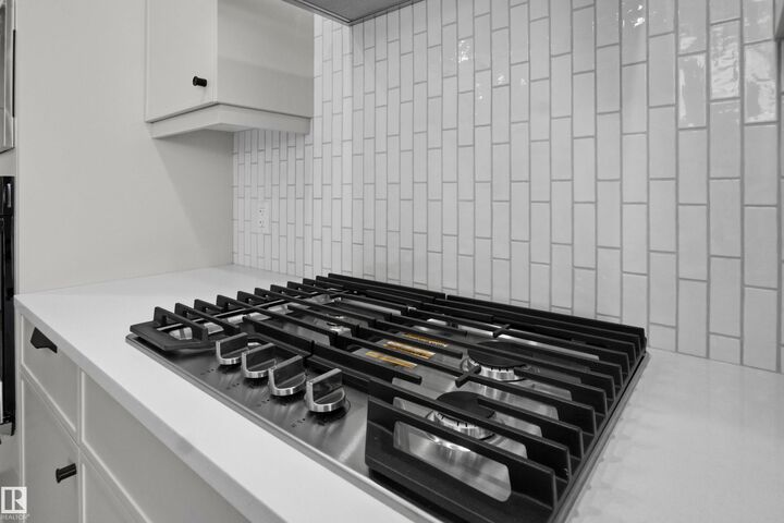 Photo de la propriété:  3924 Chrustawka Place SW  AB T6W 5K6 