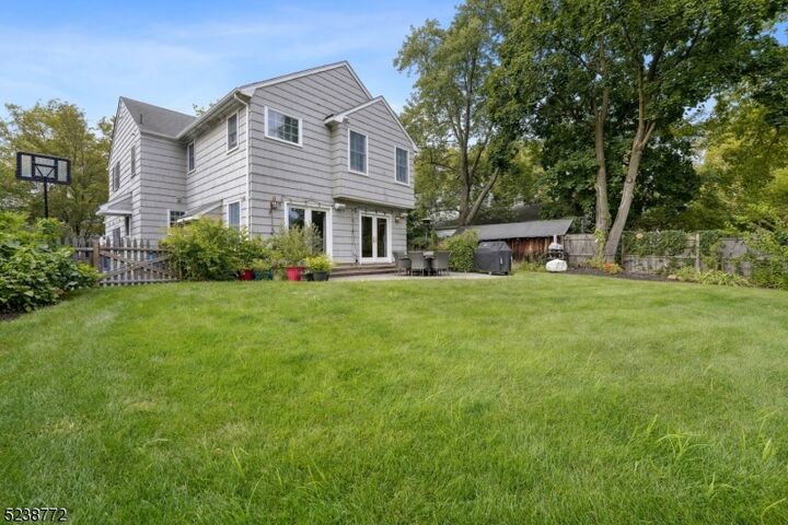 Property Photo:  424 Colonial Ave  NJ 07090 