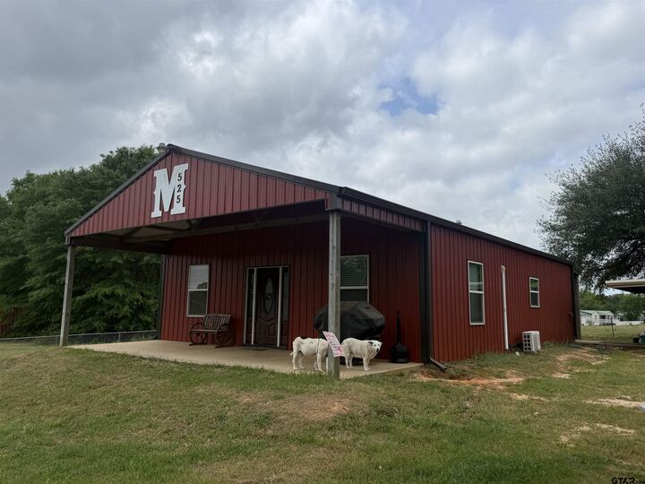 Property Photo: 525 N Hill Rd TX 75706