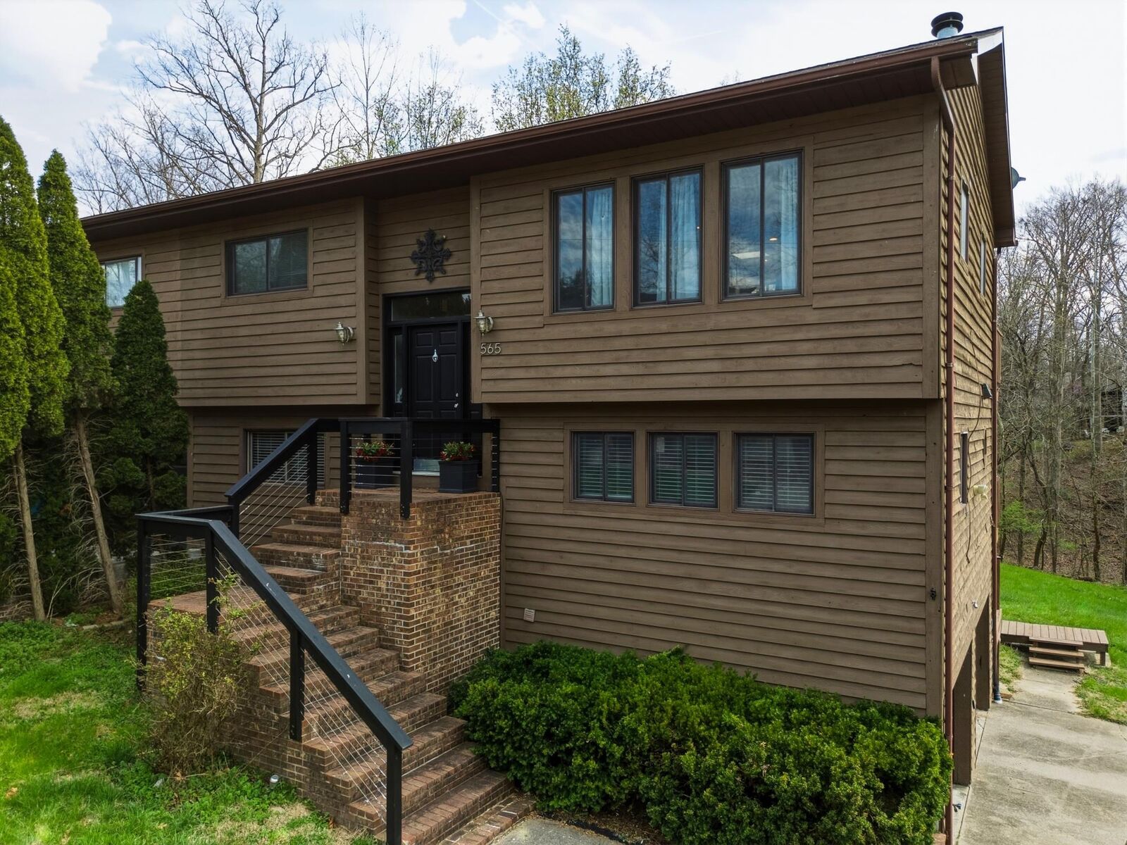 Property Photo: 565 Fairwood Road WV 25705