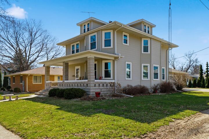 Property Photo:  217 1st Ave SE  IA 50441 