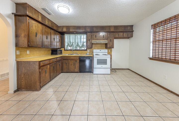 Property Photo:  6305 35th Street  TX 79407 