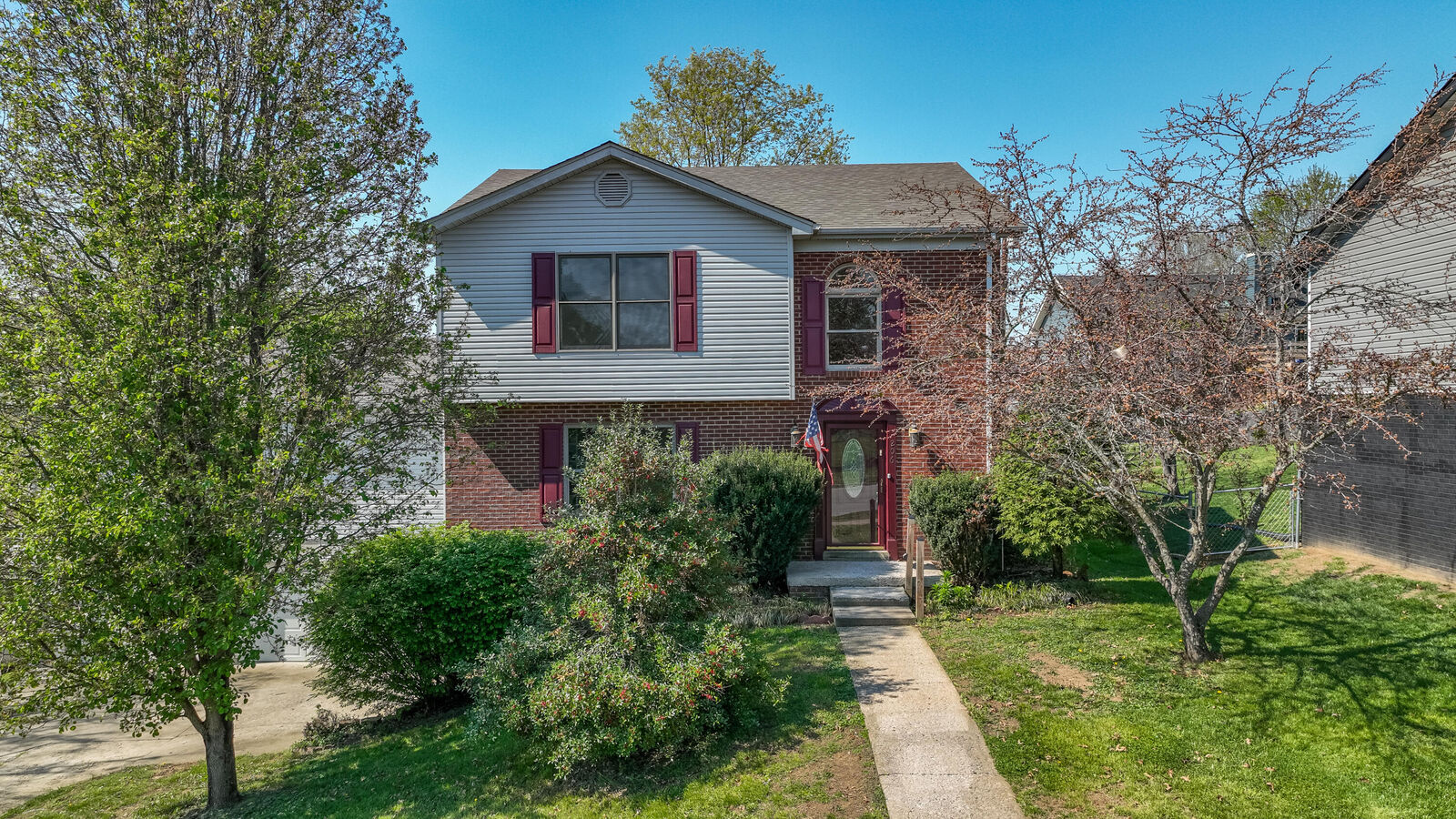 Property Photo:  206 Rookwood Court  KY 40475 