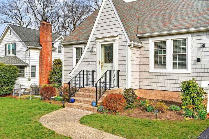 Property Photo:  8 W Palisades Avenue  NY 10954 