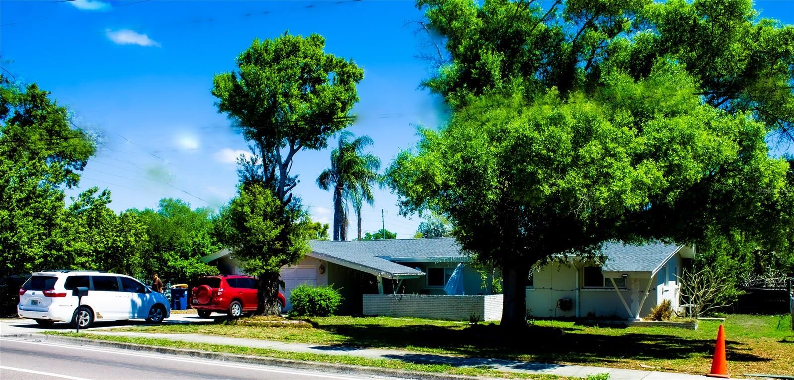 Property Photo:  805 S Keene Road  FL 33756 