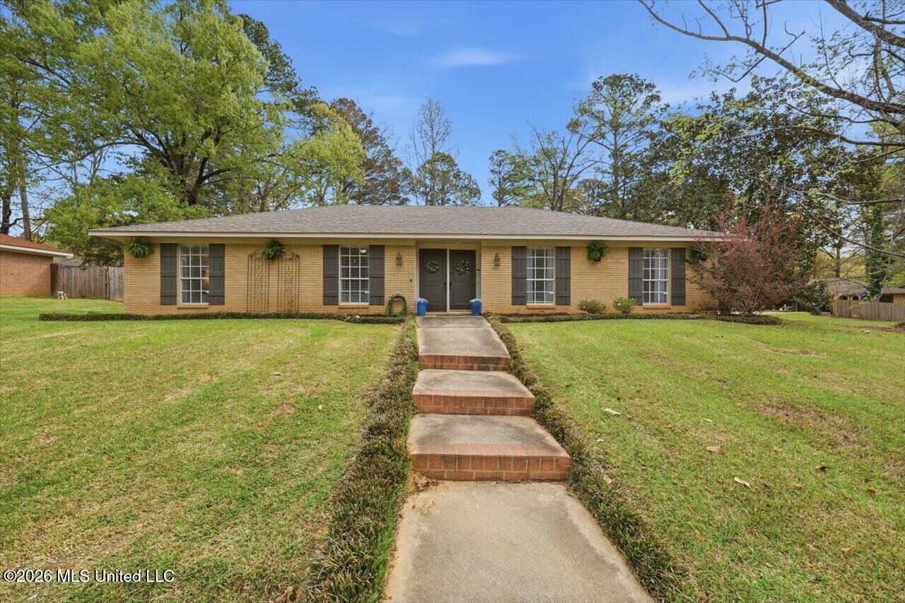 Property Photo:  122 Woodgate Drive  MS 39042 