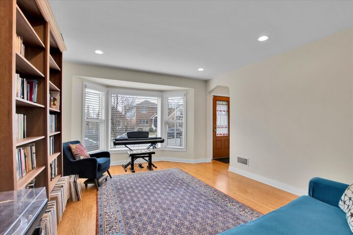 Property Photo:  7246 W Fitch Avenue  IL 60631 