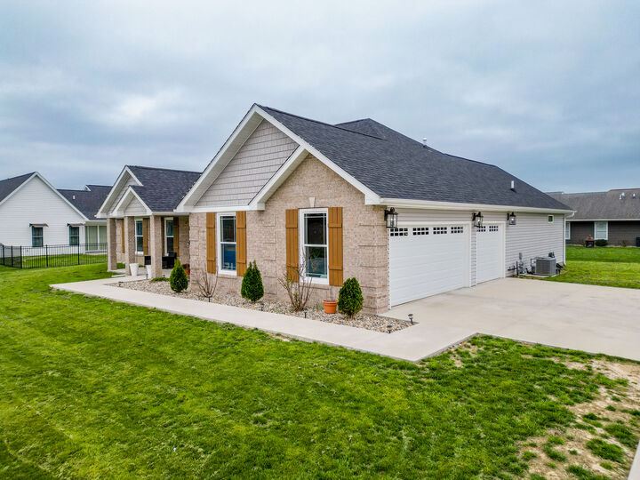Property Photo:  1117 Early Bird Lane  IL 62959 