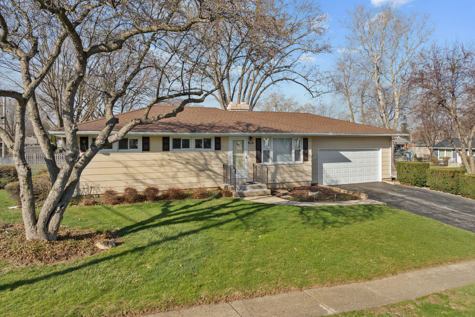 Property Photo:  810 Revere Road  IL 60177 