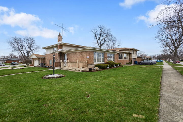 Property Photo:  167 Kingston Place  IL 60411 