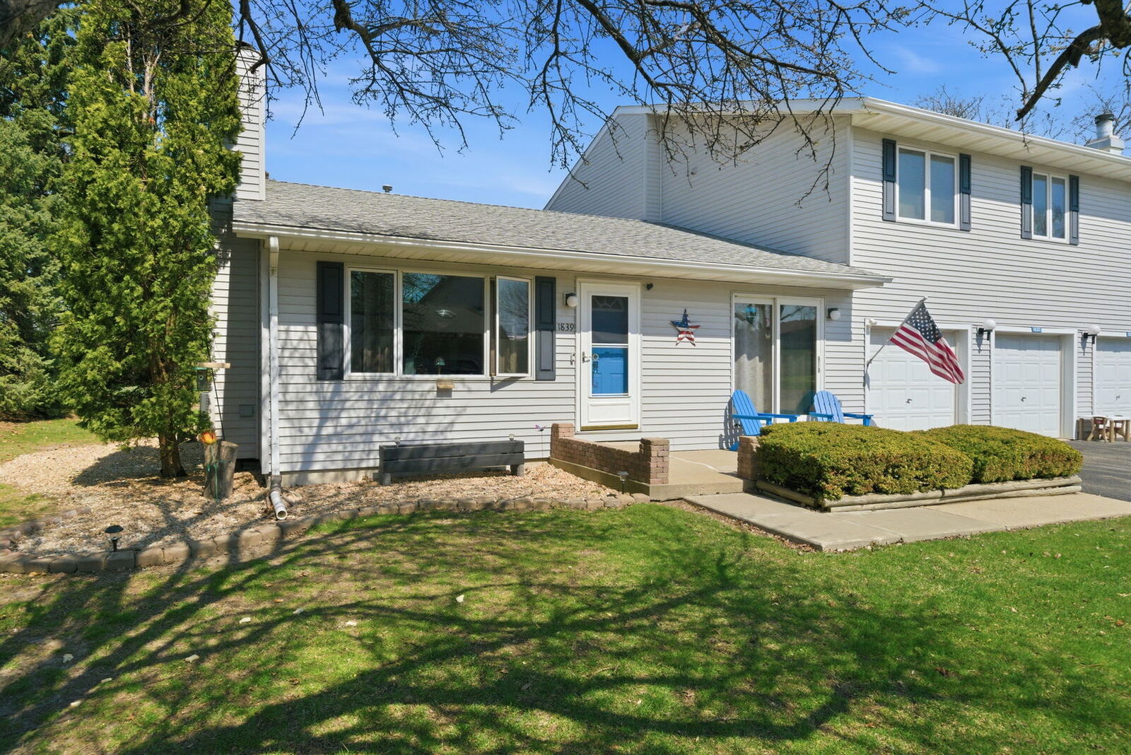 Property Photo:  1839 Kerrybrook Court -  IL 60178 