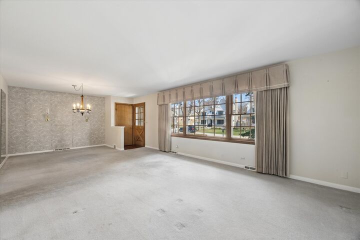 Property Photo:  814 Jefferson Street  IL 60521 