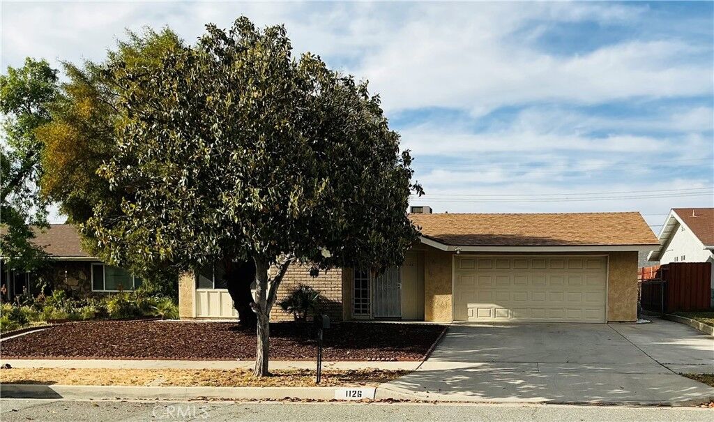 Property Photo:  1126 Lucerne  CA 92543 
