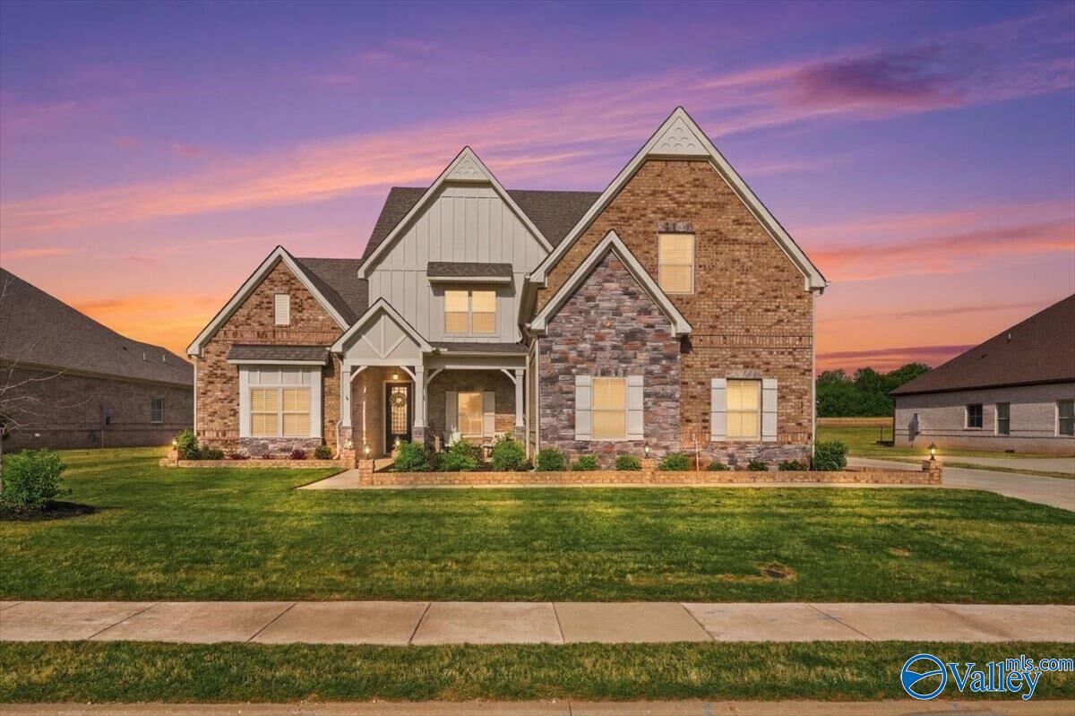 Property Photo: 153 Towhee Way AL 35756