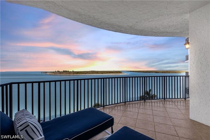 Property Photo:  700 La Peninsula Boulevard 404  FL 34113 