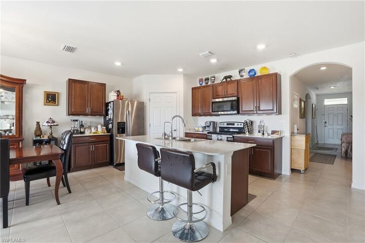Property Photo:  2505 NW 20th Pl  FL 33993 