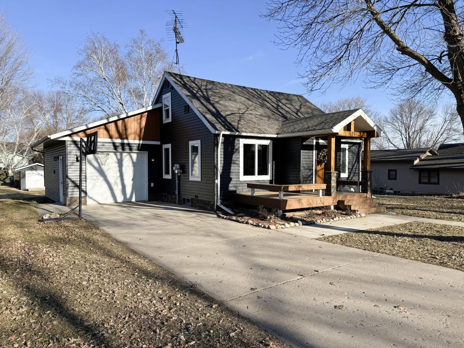 Property Photo:  513 Larson Avenue  MN 56309 