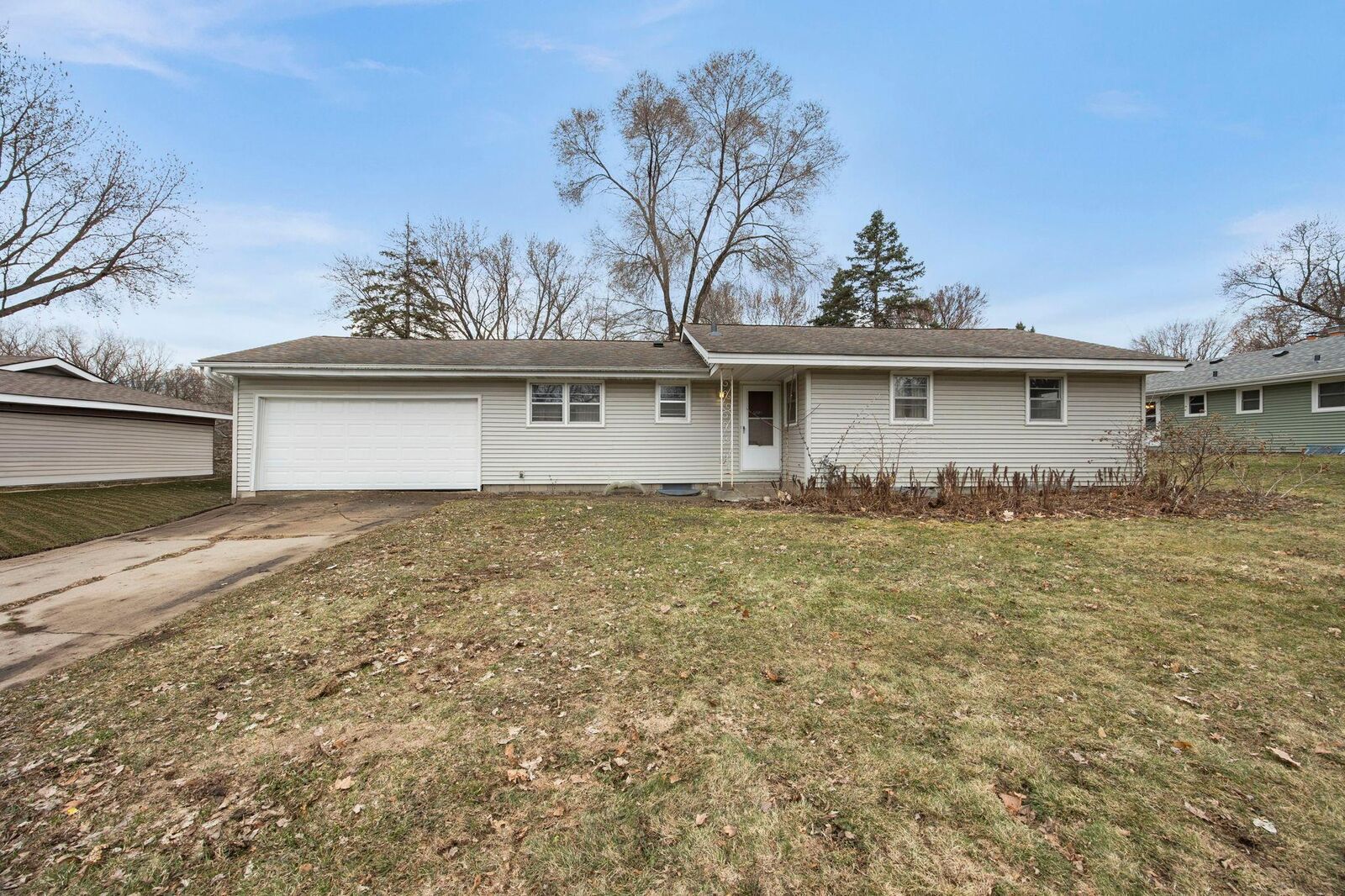 Property Photo: 772 Creek Avenue MN 55120