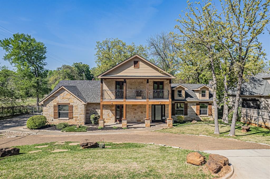 Property Photo:  616 Frontier Court  TX 76034 