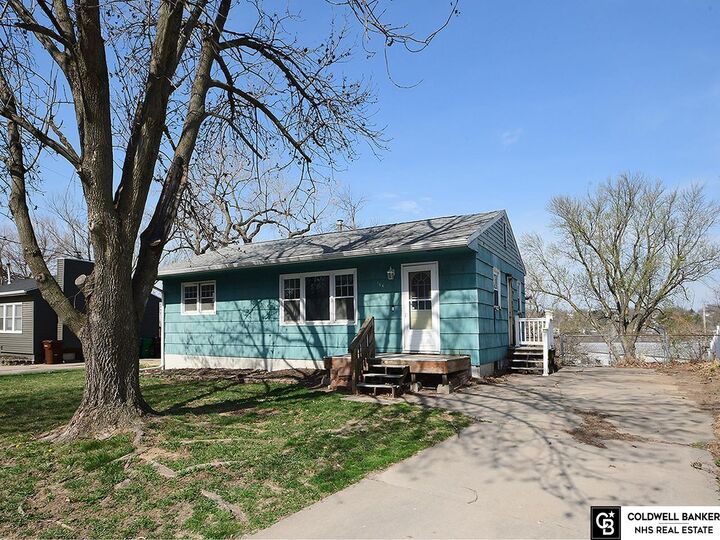 Property Photo:  104 Leisure Lane  NE 68005 