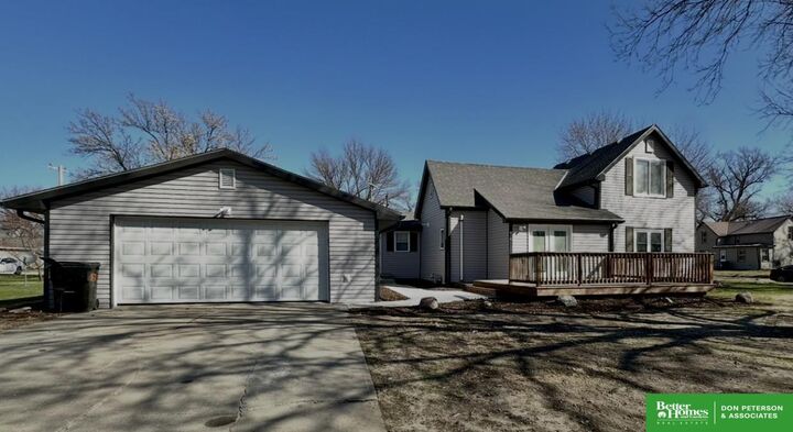 Property Photo:  318 S 1st Street  NE 68047 