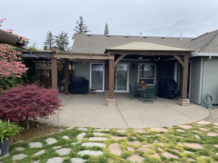 Property Photo:  1562 Ridge Way  OR 97504 