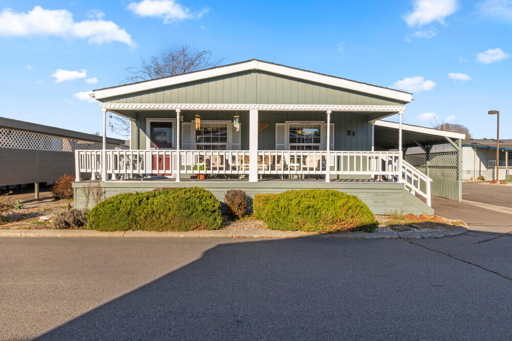 Property Photo:  4200 Summers Lane Unit 21  OR 97603 