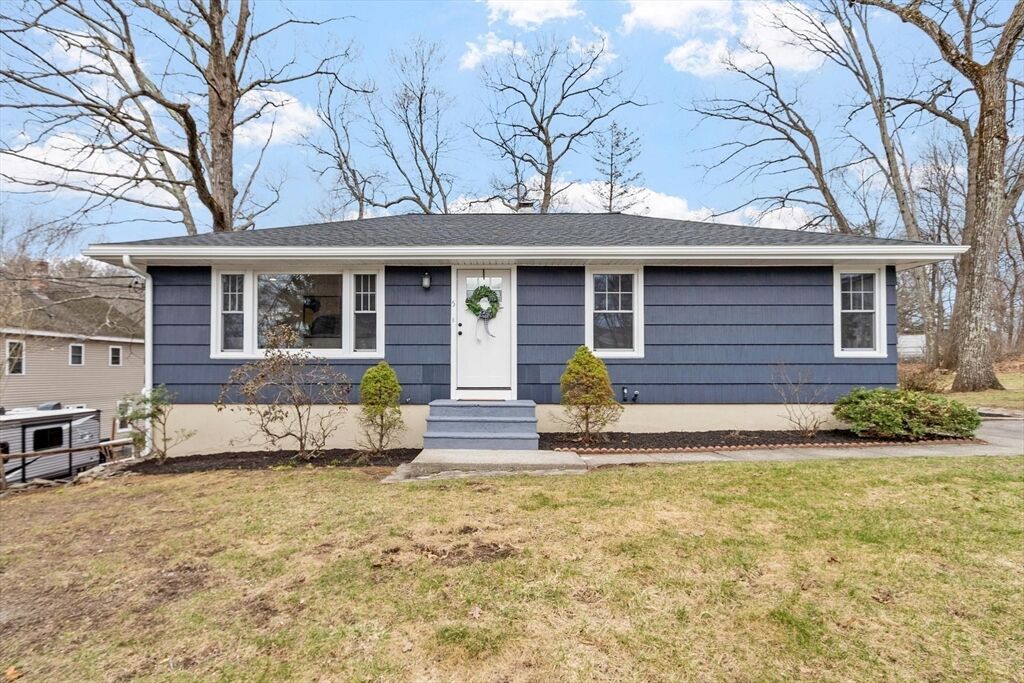 Property Photo:  5 Ronald Ln  MA 01545 