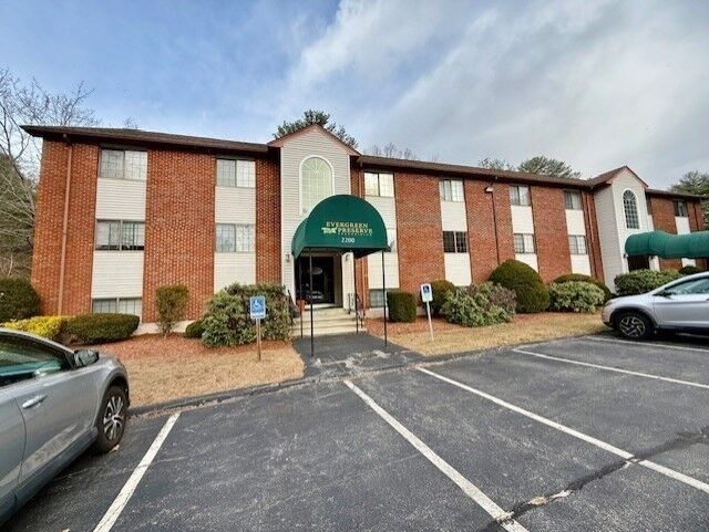 Property Photo:  2200 Skyline Dr 4  MA 01854 