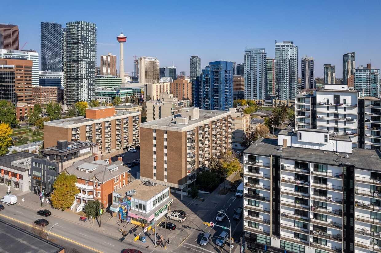 Property Photo: 340 14 Avenue SW 808 AB T2R 0M4