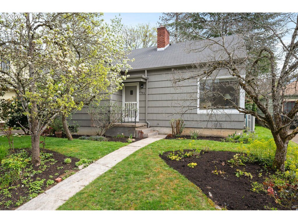 Property Photo:  2045 Kincaid St  OR 97405 