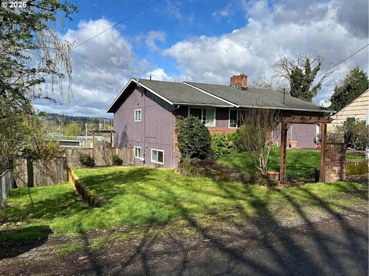 Property Photo: 8815 SE 28th Ave OR 97222