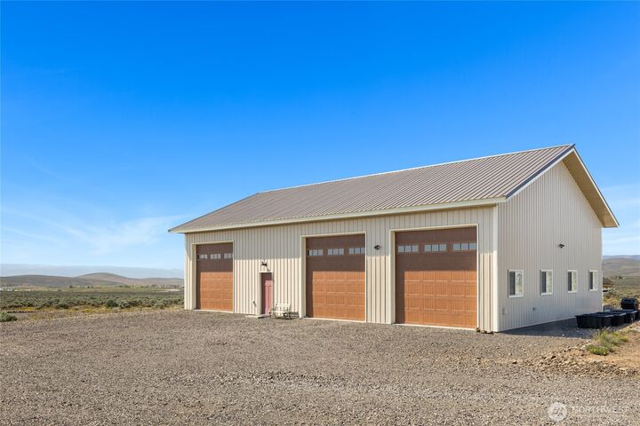 Property Photo:  1560  Sage Hills Drive  WA 98926 